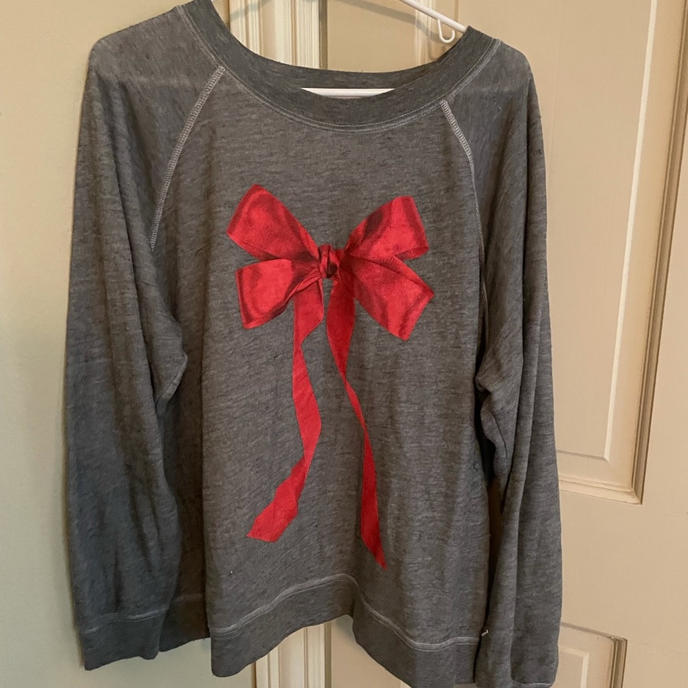 WILDFOX sweatshirt with red bow
